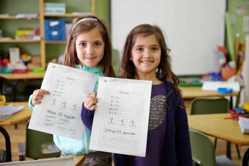 Botellas Sensoriales en la Escuela Infantil en Fuenlabrada Khail Gibran